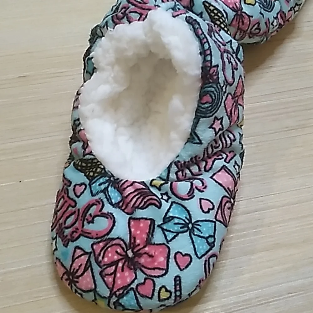Jo Jo Siwa Girls slippers size 8-13 S/M Hearts & Bows Nickelodeon w no slip dots